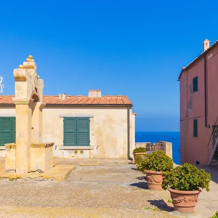 Il Faro 2 - Helloelba * 费拉约港
